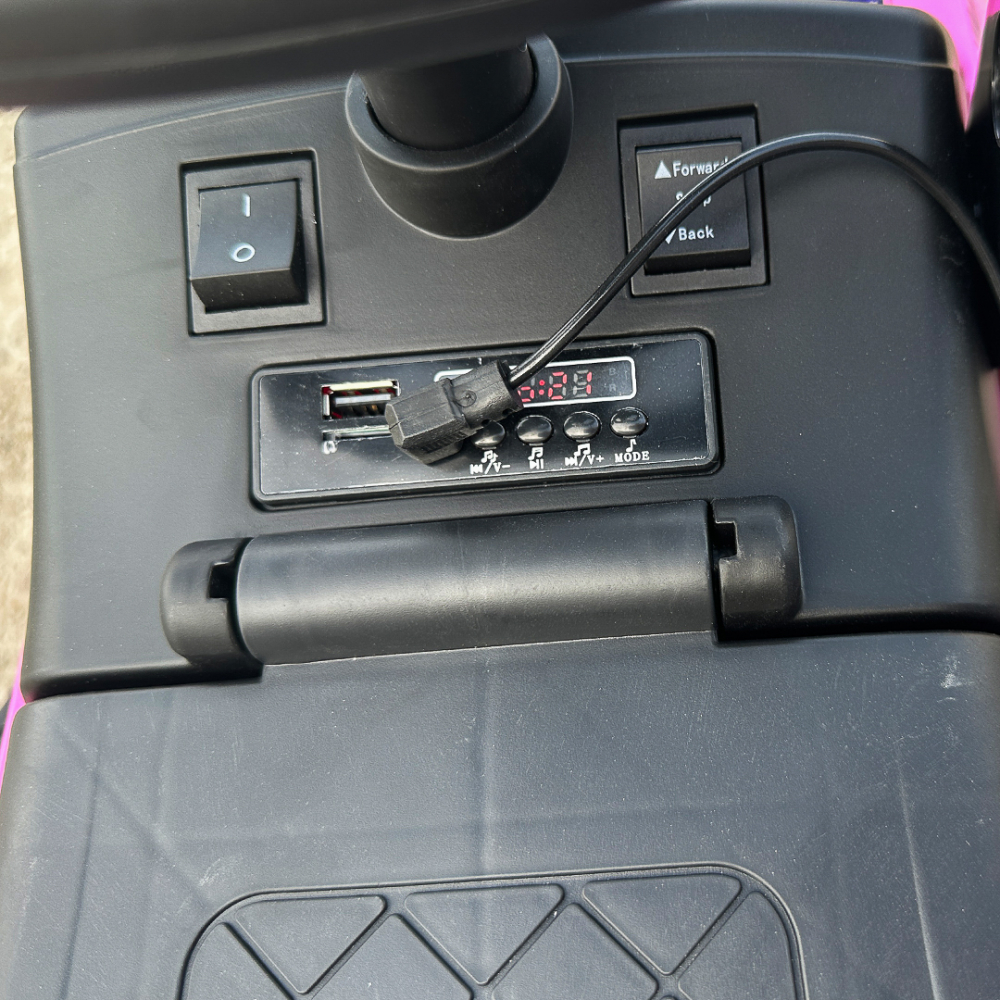 Masinuta electrica de politie Kinderauto Police 30W 6V cu megafon si music player, bluetooth, culoare Roz [15]