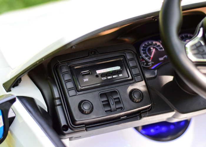 Masinuta electrica Bmw M5 Competition pentru copii 2-7 ani [15]