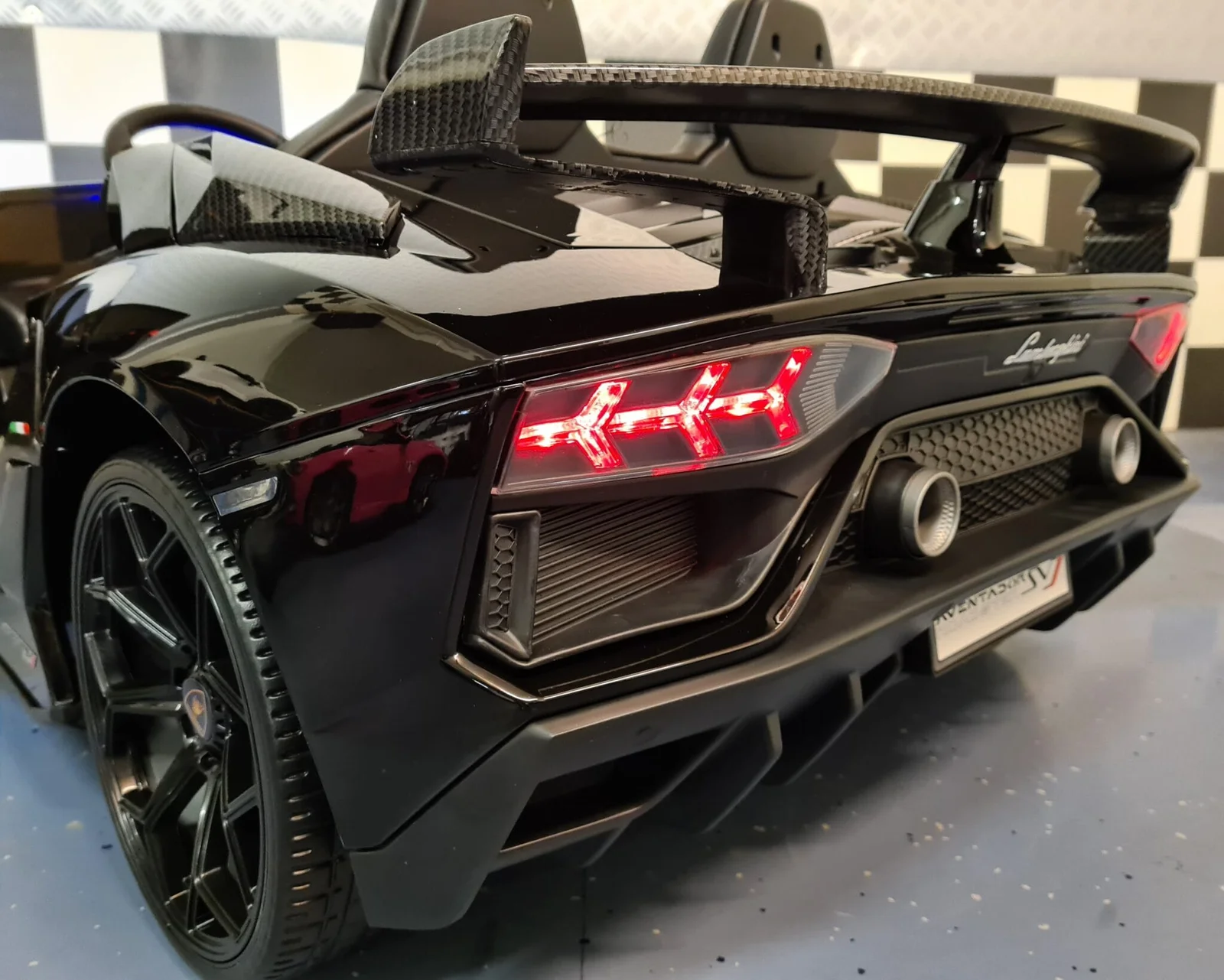 Masinuta electrica Lamborghini SVJ premium cu 2 locuri si functie de drift [21]