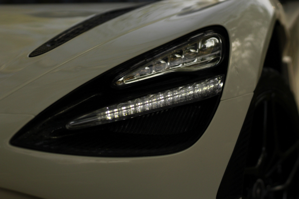 Masinuta electrica McLaren 720S 90W 12V PREMIUM #Alb [18]