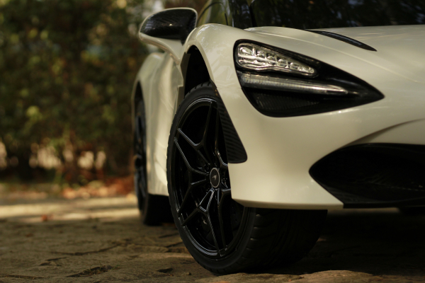Masinuta electrica McLaren 720S 90W 12V PREMIUM #Alb [14]