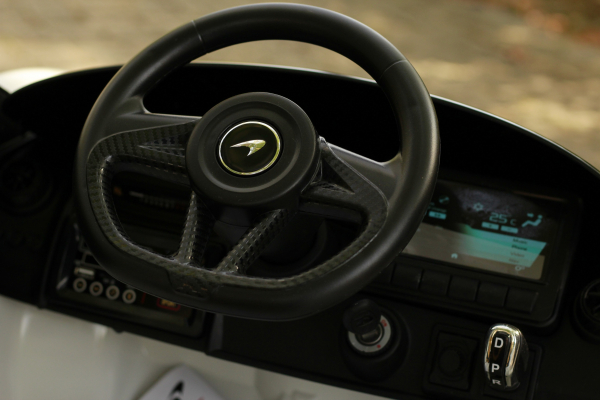 Masinuta electrica McLaren 720S 90W 12V PREMIUM #Alb [10]