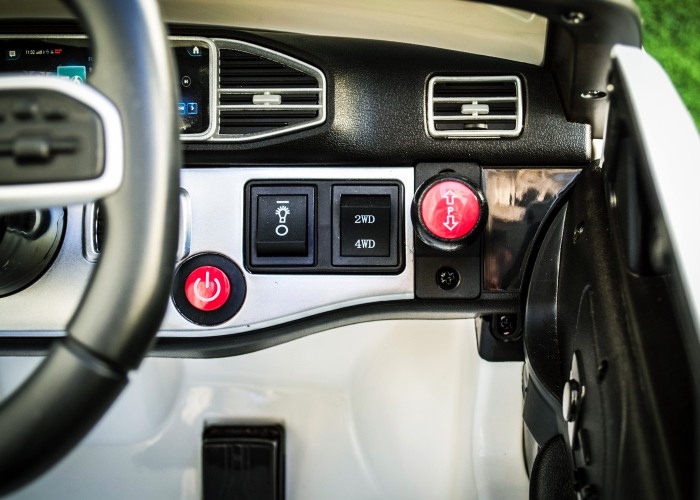 Masinuta electrica Mercedes M-class 4x4 140W 12V, scaun tapitat, culoare Alb [10]