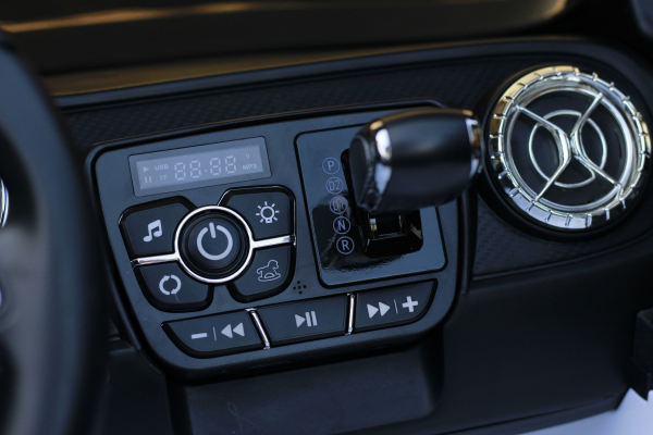 Masinuta electrica Mercedes POLICE X-Class 4x4 STANDARD #Alb [10]