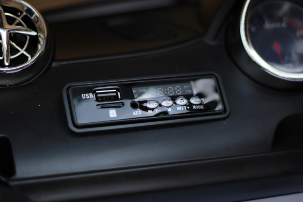 Masinuta electrica Mercedes SL65 AMG CU SCAUN TAPITAT #Alb [8]