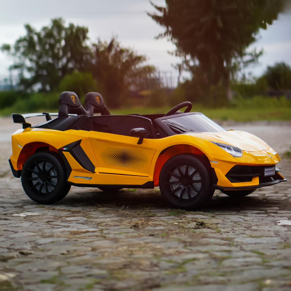 Masinuta electrica pentru 2 copii Lamborghini Aventador Xago 12V 90W Deluxe, Galben [11]