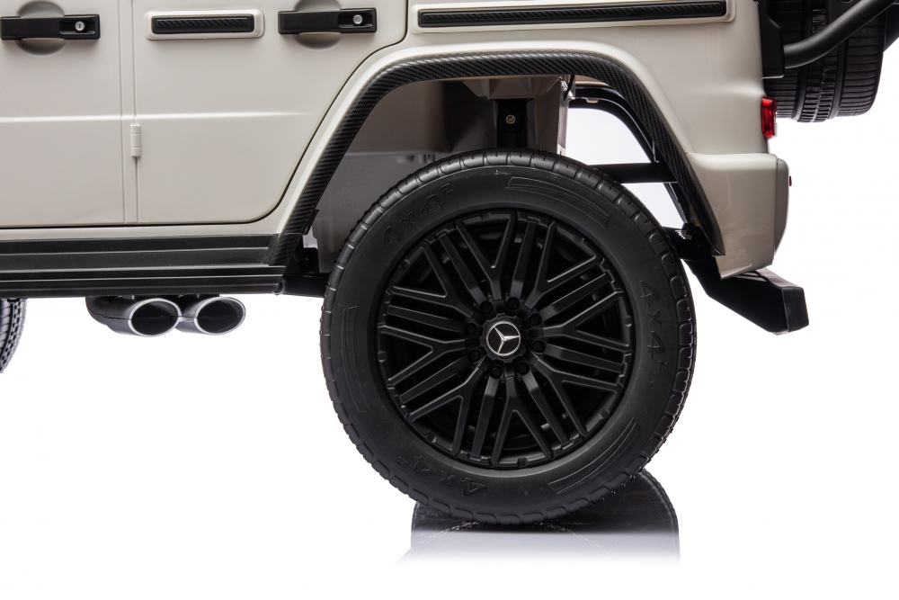 Masinuta electrica pentru 2 copii Mercedes G63, 4x4, 800W [15]