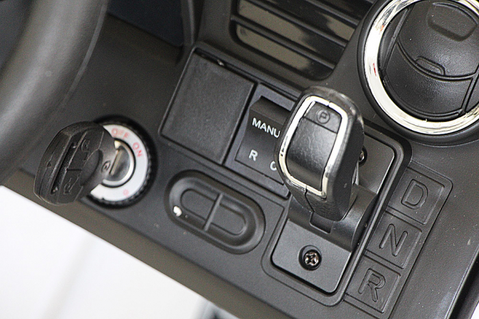 Masinuta electrica pentru copii Land Rover Defender alba [4]