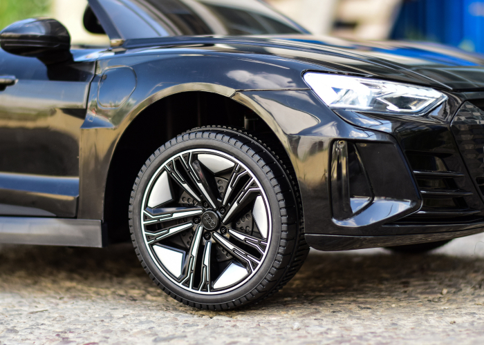 Masinuta electrica pentru copii Audi E-tron GT 60W 12V, culoare negru [7]
