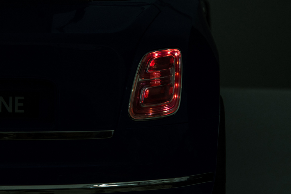 Masinuta electrica pentru copii Bentley Mulsanne 90W cu roti moi si scaun tapitat, albastru [33]