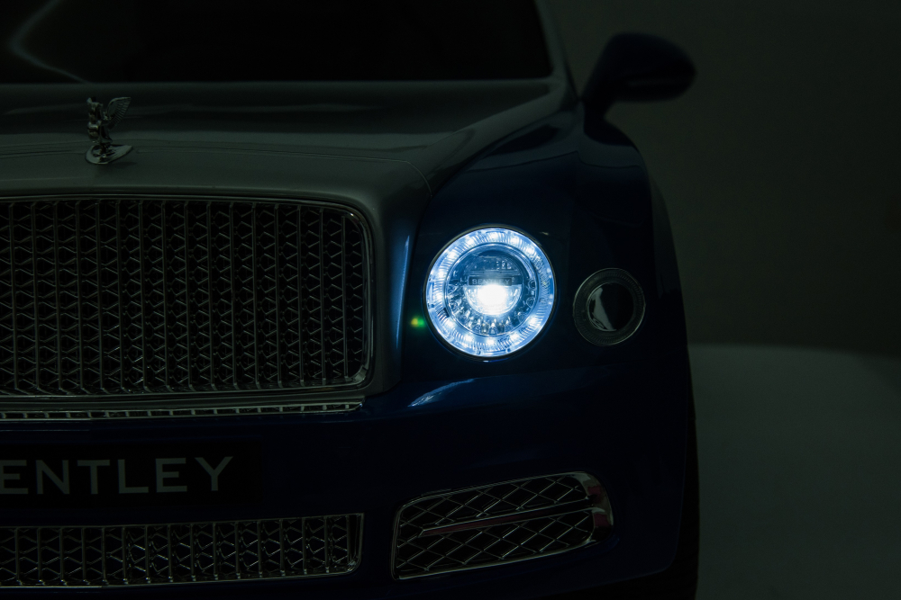 Masinuta electrica pentru copii Bentley Mulsanne 90W cu roti moi si scaun tapitat, albastru [35]