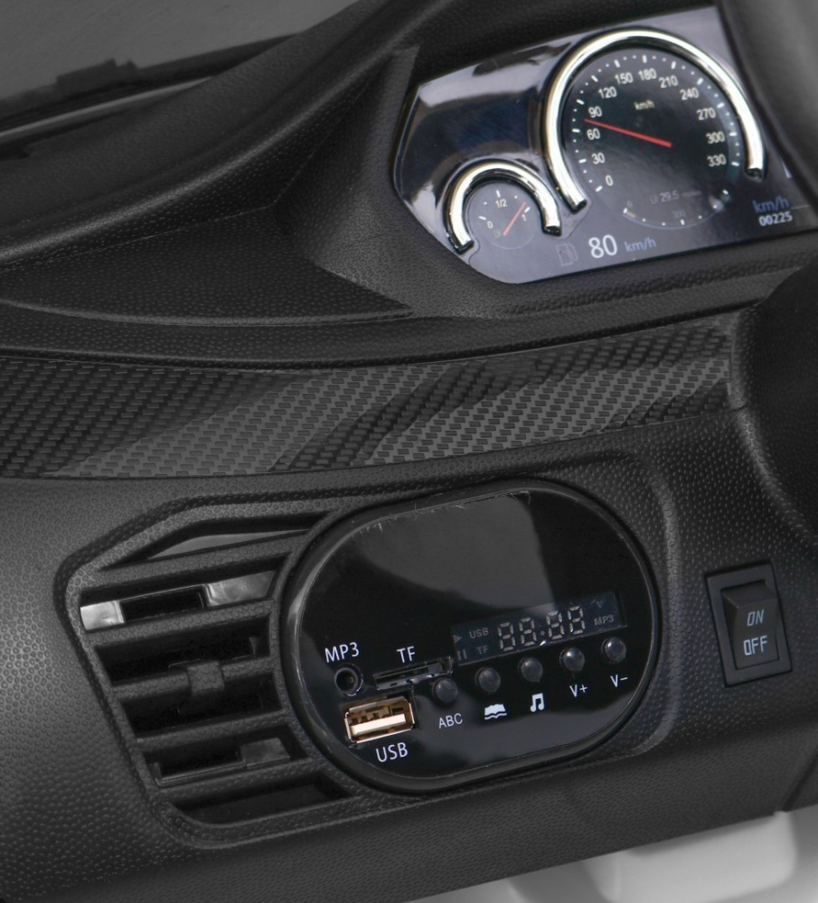 BMW X6M alb, o masinuta electrica destinata copiilor intre 2 si 6 ani [12]