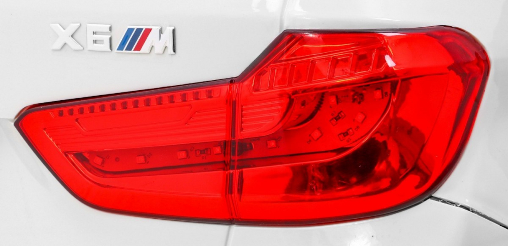 BMW X6M alb, o masinuta electrica destinata copiilor intre 2 si 6 ani [10]
