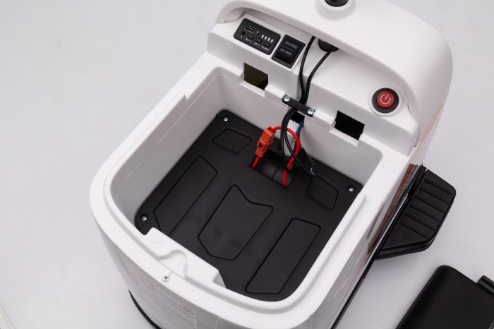 Masinuta electrica pentru copii 5-9 ani, Kinderauto Box-Car 360, 180W, 24V, culoare alba [27]