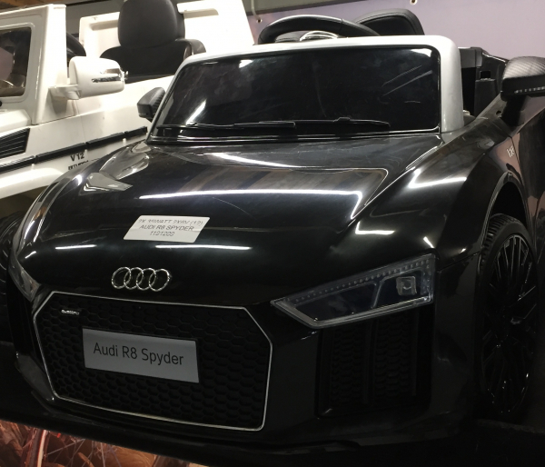 Audi R8 Spyder negru pentru copii intre 2 si 6 ani [3]