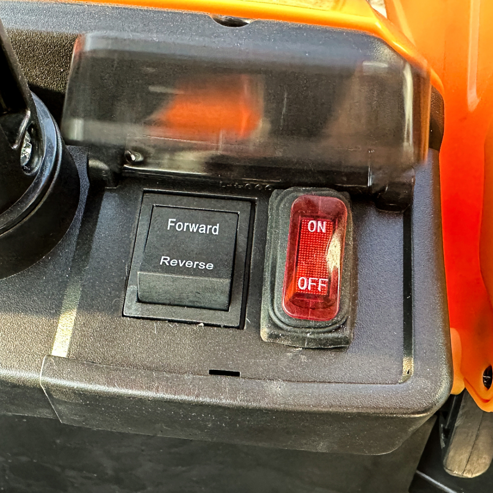 Tractoras electric pentru copii JCB 70W 12V cu incarcator si cupa manuala, culoare Galbena [16]