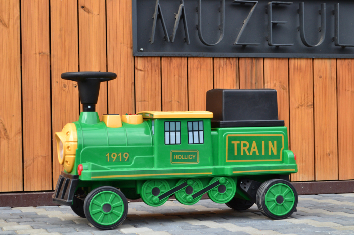 Trenulet electric pentru copii SX1919 verde, cu 2 locuri, roti moi si music player integrat. [3]