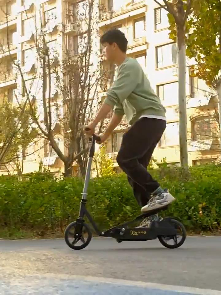 Trotineta Kinderauto Pegasus, cu pedale si scaun, reglabila si pliabila, sistem amortizare si franare, roti cauciuc pline, gri [3]