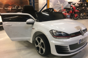 Masinuta electrica pentru copii VW Golf GTI, alb [4]