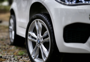 Masinuta electrica BMW X6M 2x35W 12V PREMIUM #Alb [5]