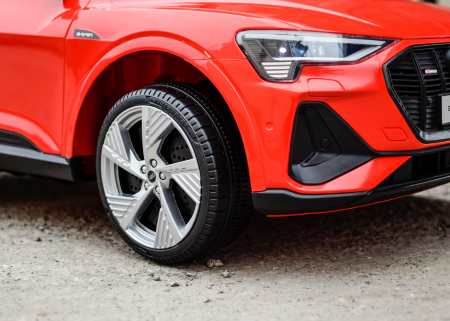 Masinuta electrica 4x4  Audi E-tron Sportback 12V 140W culoare Rosie [7]