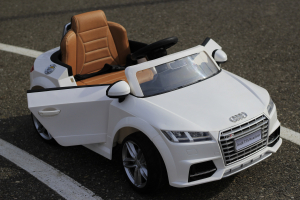 Masinuta electrica pentru copii premium Audi TTS, alba [2]