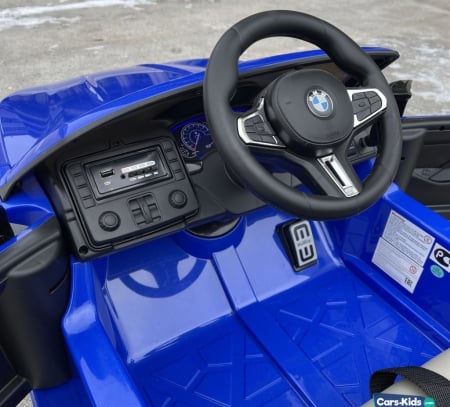 Masinuta electrica albastra pentru copii BMW M5, scaun tapitat si roti moi [13]