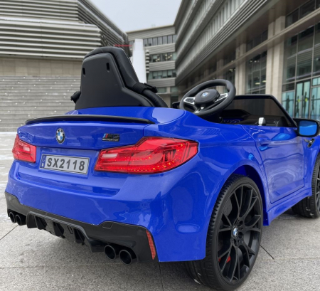 Masinuta electrica albastra pentru copii BMW M5, scaun tapitat si roti moi [9]