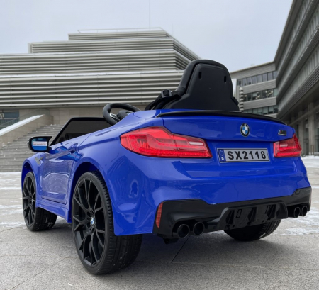 Masinuta electrica albastra pentru copii BMW M5, scaun tapitat si roti moi [8]