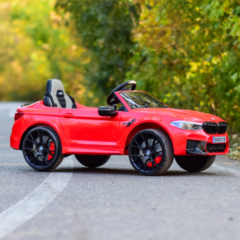 Masinuta electrica rosie pentru copii BMW M5, scaun tapitat si roti moi [12]