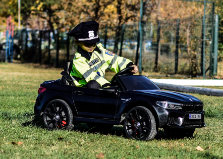 Masinuta electrica neagra pentru copii BMW M5, scaun tapitat si roti moi [13]
