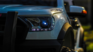 Masinuta electrica Ford Ranger POLICE 90W cu Scaun TAPITAT #Alb [5]