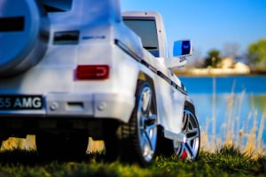 Masinuta electrica Mercedes G55 AMG 12V CU ROTI MOI #Alb [5]