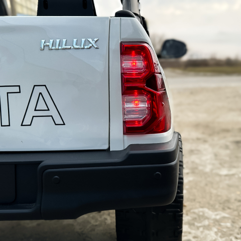 Masinuta electrica pentru 2 copii, Toyota Hilux 4x4 180W 12V 14Ah PREMIUM, culoare Alba [19]