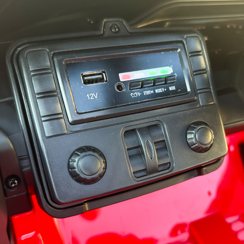 Bmw M4, cu o putere de 90W la tensiune de 12V [16]