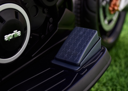 Motocicleta electrica APRILIA DORSODURO 900 60W 12V 7Ah, culoare Negru [16]