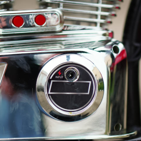 Motocicleta pentru copii intre 5 si 9 ani, Kinderauto Old School, 300W, 24V, cu roti gonflabile, scaun tapitat, premium, rosu [11]