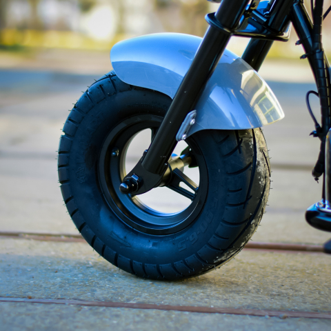 Motocicleta pentru copii Kinderauto Old School, 300W, 24V, cadru otel, roti moi gonflabile, bluetooth, scaun tapitat, gri [8]