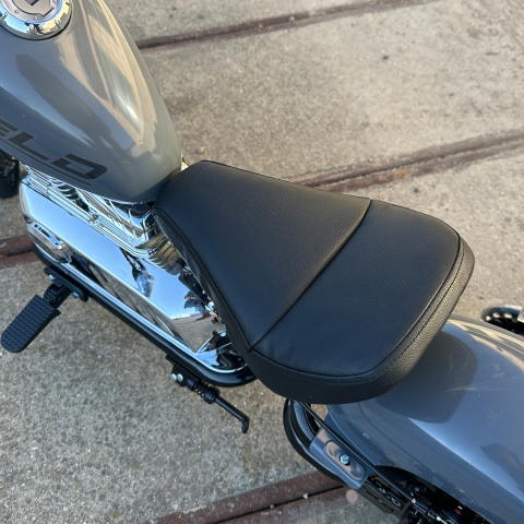 Motocicleta pentru copii Kinderauto Old School, 300W, 24V, cadru otel, roti moi gonflabile, bluetooth, scaun tapitat, gri [13]