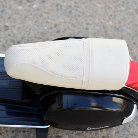 Scuter electric pentru copii Piaggio PX150, 70W, 12V, roti moi si scaun tapitat, echipare Premium, negru [7]