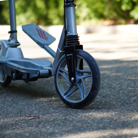 Trotineta Kinderauto Pegasus, cu pedale si scaun, reglabila si pliabila, sistem amortizare si franare, roti cauciuc pline, gri [12]