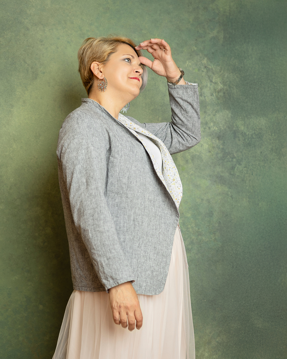 Blazer reversibil, o parte gri, o parte alba cu model, croiala lejera, maneca lunga [2]