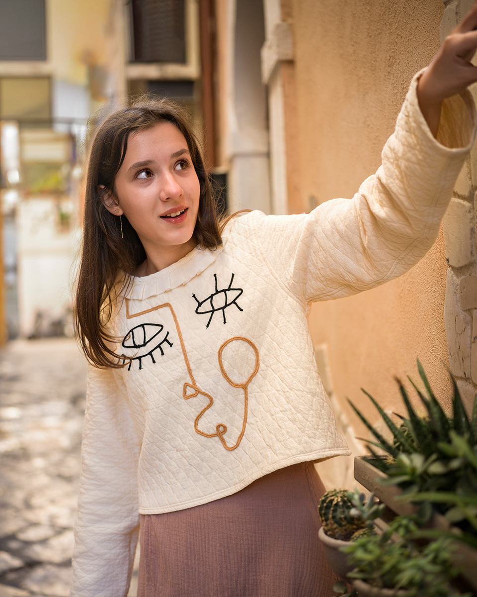 Bluză damă, din muselina, cu mâneci lungi, culoare natur, cu aplicatii lineart [1]