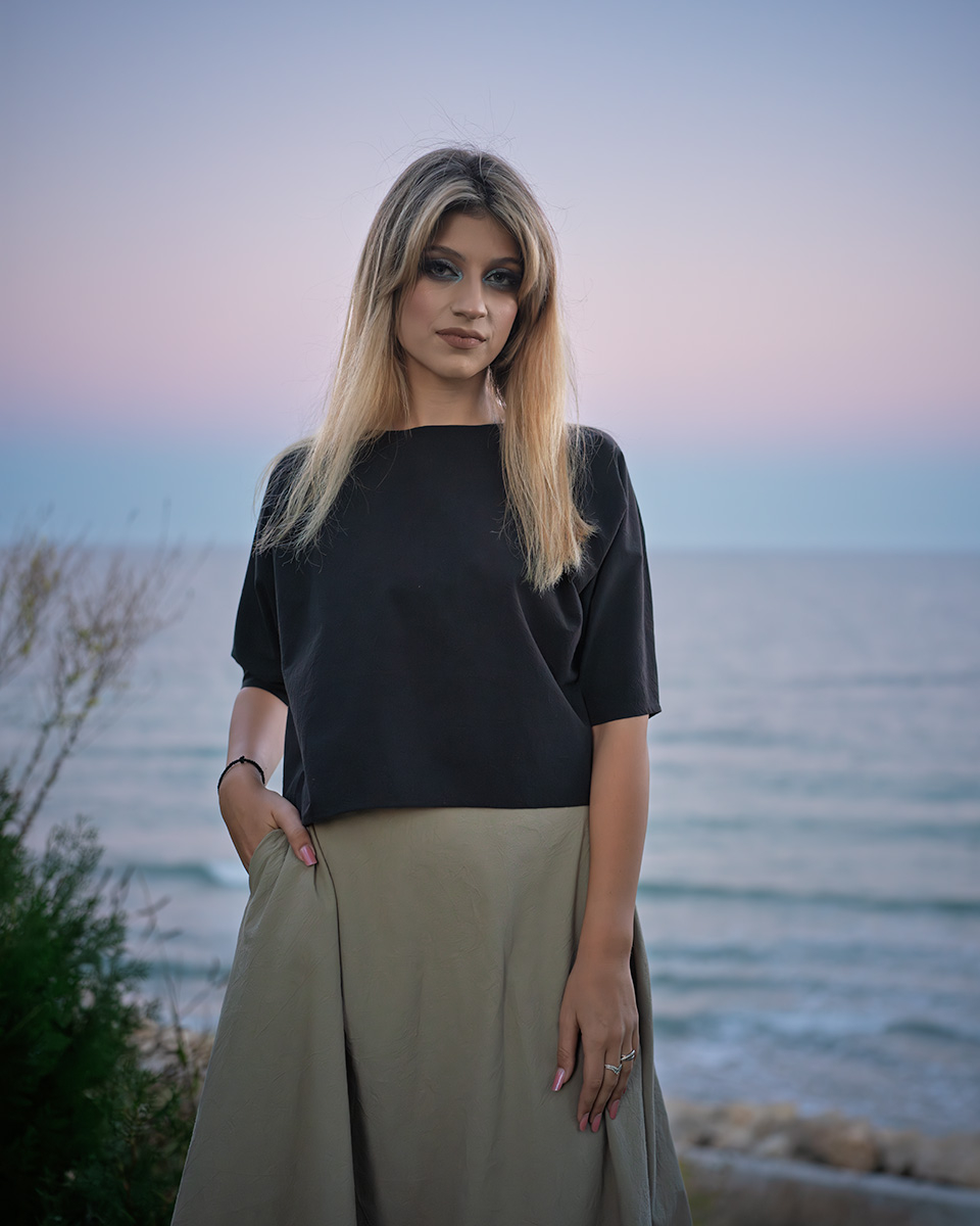 Bluză damă, din pânză topită, cu mâneci largi, culoare negru [1]