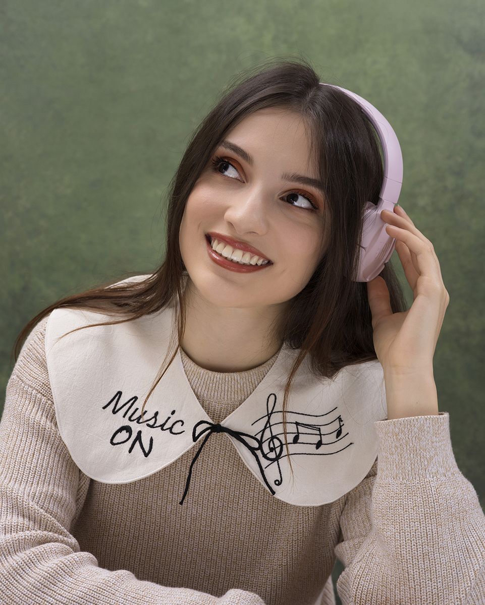 Guler detasabil,culoare natur, broderie cu mesaj Music on [2]