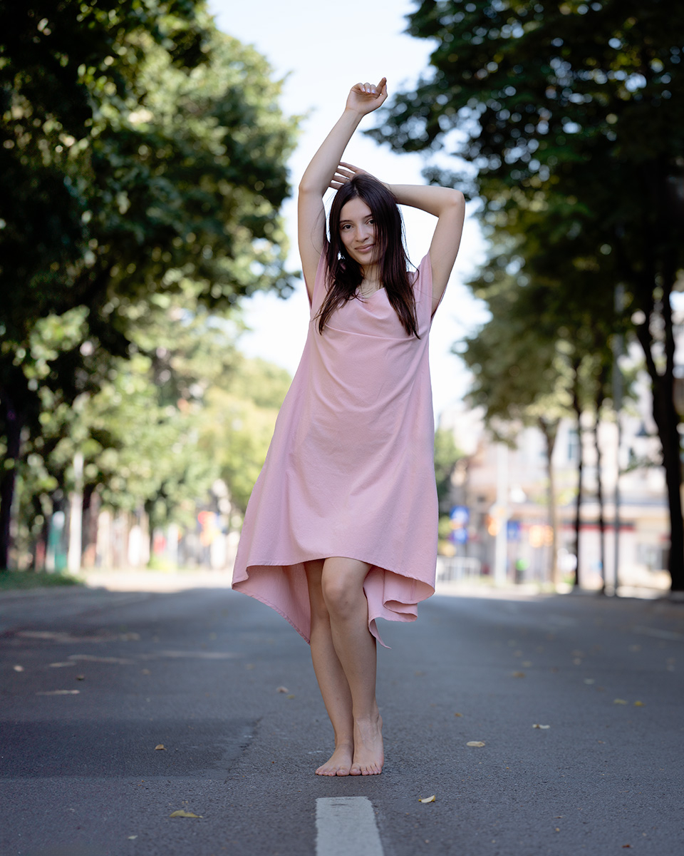 Rochie Asimetrica, scurta in fata si lunga in spate, culoare roz pal, cu buzunare, decolteu in forma de V [3]