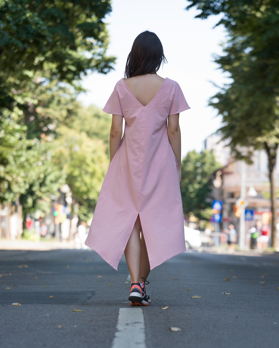 Rochie Asimetrica, scurta in fata si lunga in spate, culoare roz pal, cu buzunare, decolteu in forma de V [2]