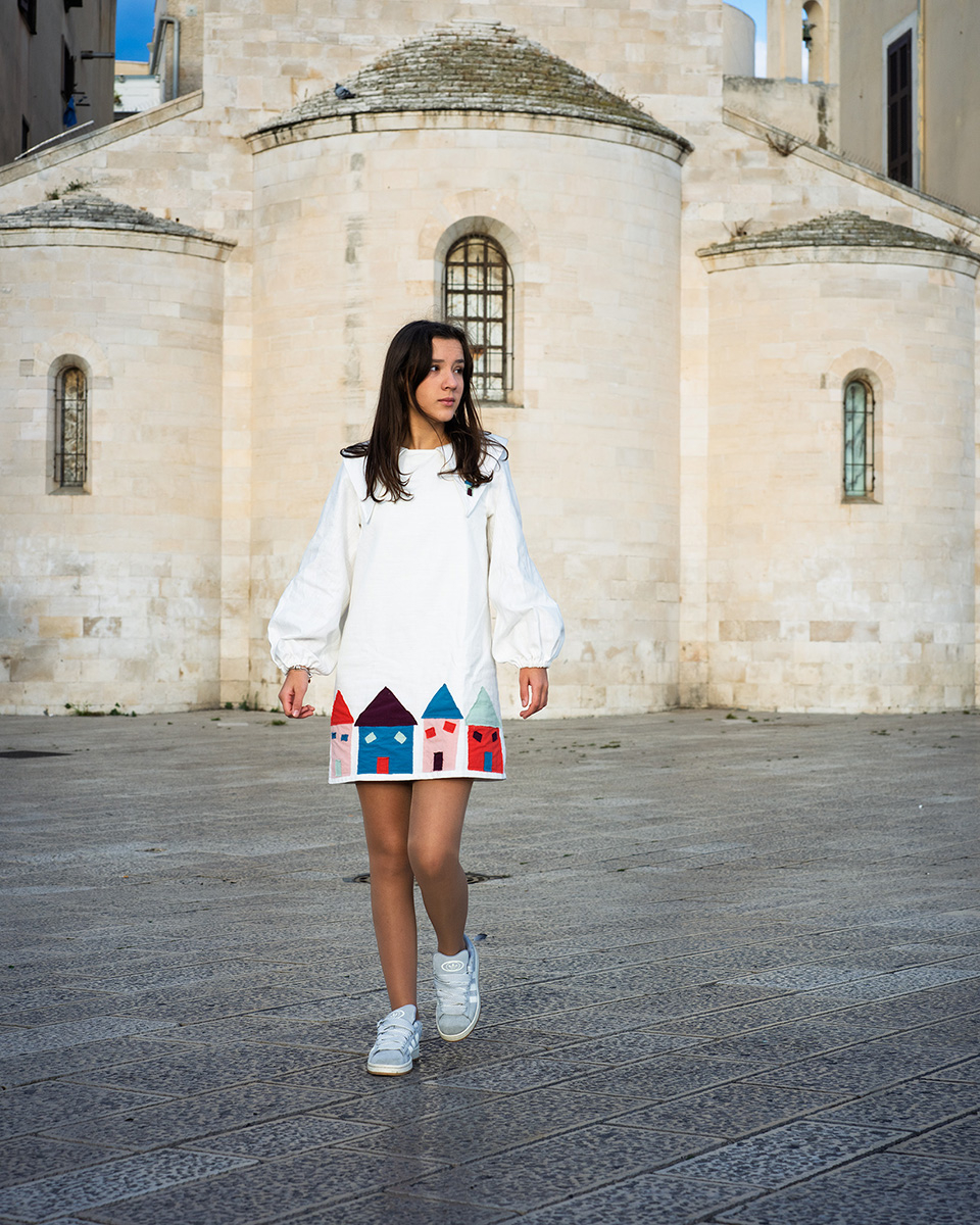 Rochie femei, alba, cu aplicatii, cu guler [1]