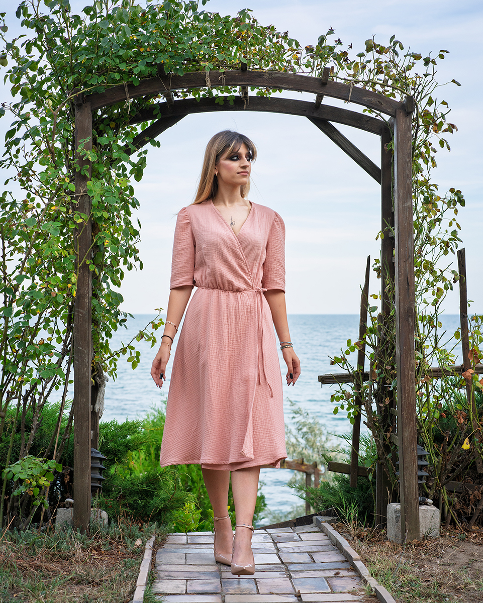 Rochie femei, eleganta, midi, din muselina, culoare roz pamantiu, parte peste parte [2]