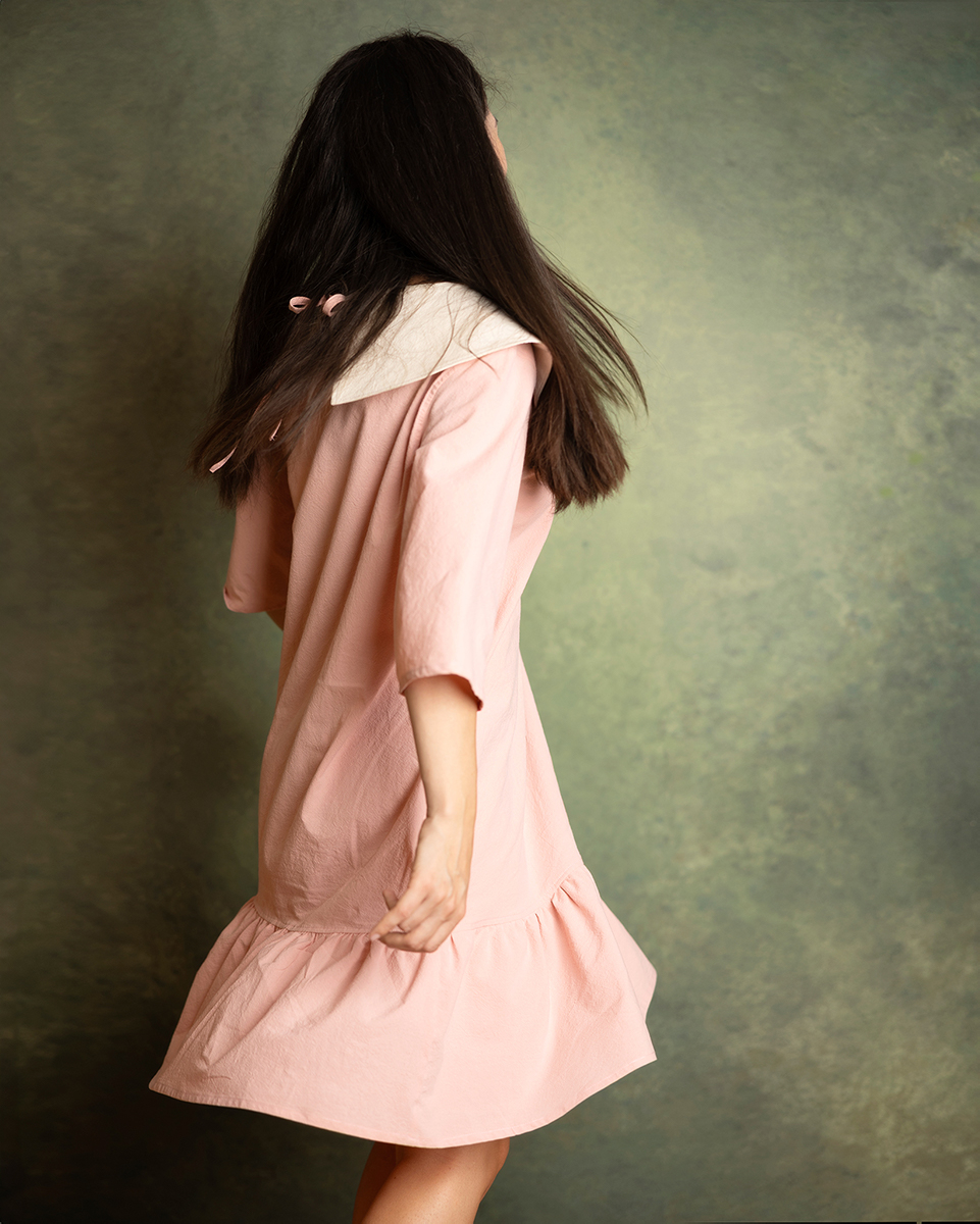 Rochita Pretty In Pink, cu buzunare, lungime medie, culoare roz, guler crem, volan in partea de jos, maneca 3/4 [3]